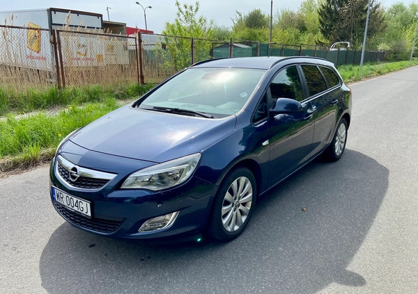 Opel Astra cena 27900 przebieg: 230000, rok produkcji 2011 z Radom małe 352